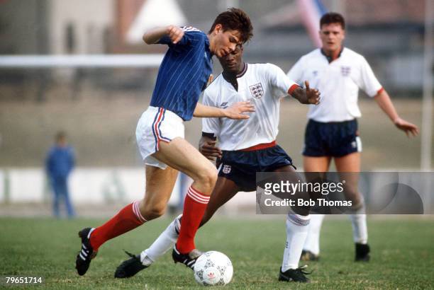 10th November 1987, UEFA Under 21 Championship, Zeman, Yugoslavia 1 v England 5, Yugoslavia's Zvonimir Boban on the ball with England's Paul Davis...