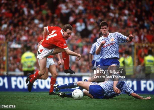 12th April 1992, Rumbelows Cup Final at Wembley, Manchester United 1 v Nottingham Forest 0, Nottingham Forest's Kingsley Black shoots past Manchester...