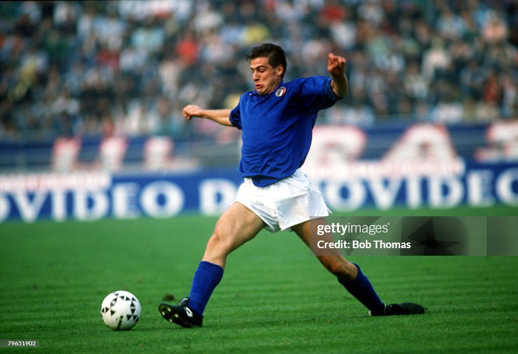Sport, Football, pic: 14th October 1989, Friendly International in Bologna, Italy 0 v Brazil 1, Nicola Berti, Italy