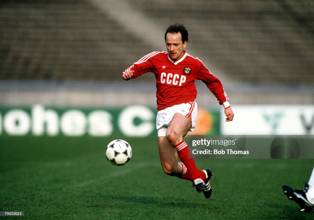 Sport, Football, pic:31st March 1988, Argentina 2 v USSR 3, Igor Belanov, USSR