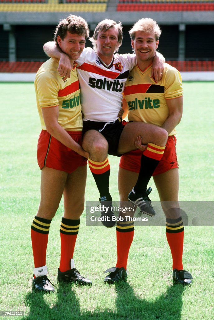 Sport, Football, pic: circa 1987, Dave Bassett, Watford Manager hoisted by the new signings Trevor Senior, left, and Richard Hill