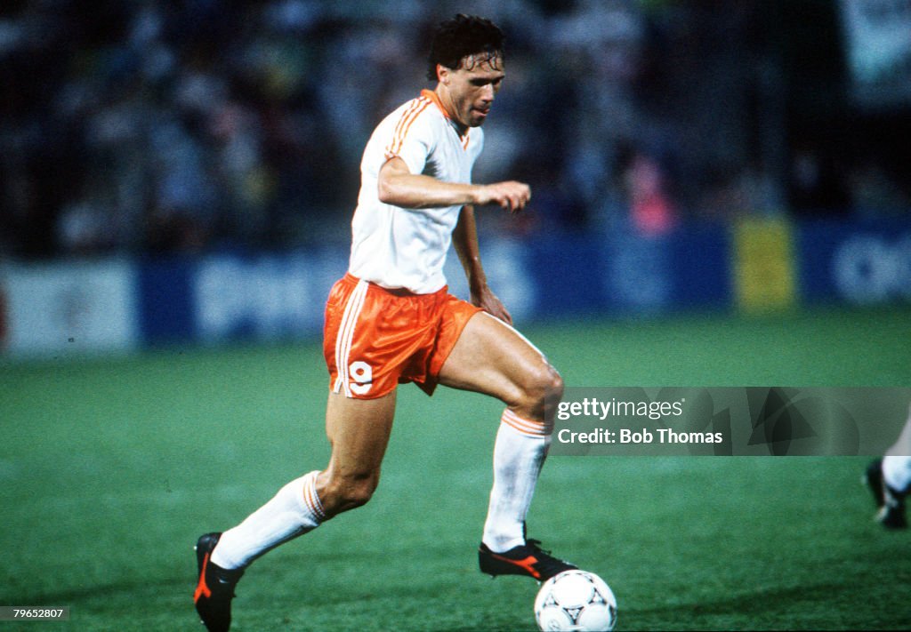 1990 World Cup Finals, Palermo, Italy, 12th June, 1990, Holland 1 v Egypt 1, Holland's Marco Van Basten on the ball