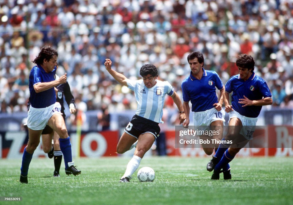 1986 World Cup Finals, Puebla, Mexico, 5th June, 1986, Italy 1 v Argentina 1,Argentina's Diego Maradona races between Italy's Antonio Di Gennaro and Fernando De Napoli