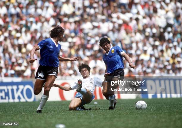 World Cup Quarter Final, Azteca Stadium, Mexico, 22nd June Argentina 2 v England 1, England's Steve Hodge battles for the ball with Argentina's...