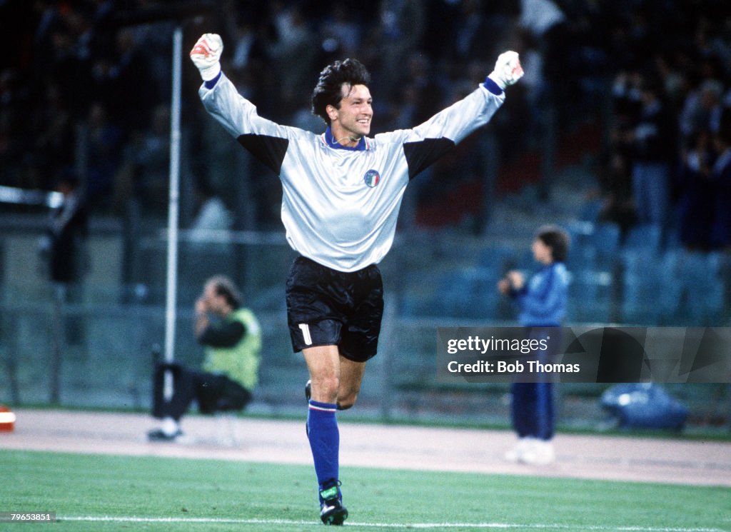 1990 World Cup Finals, Rome, Italy, 9th June, 1990, Italy 1 v Austria 0, Italian goalkeeper Walter Zenga celebrates after substitute Salvatore Schillaci scored a goal to break the deadlock