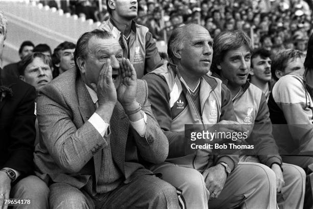 10th May 1986, Wembley Stadium, London, FA Cup Final, Liverpool 3 v Everton 1, Former Liverpool Manager Bob Paisley shouts instructions to his...