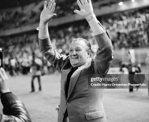 Liverpool manager Bob Paisley celebrates after the European Cup Final between Liverpool and Real Madrid at the Parc des Princes on May 27, 1981 in...