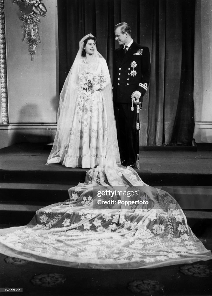 British Royalty, pic: 20th November 1947, Buckingham Palace, London, The wedding of Princess Elizabeth and the Duke of Edinburgh showing the couple at the Palace after their wedding at Westminster Abbey