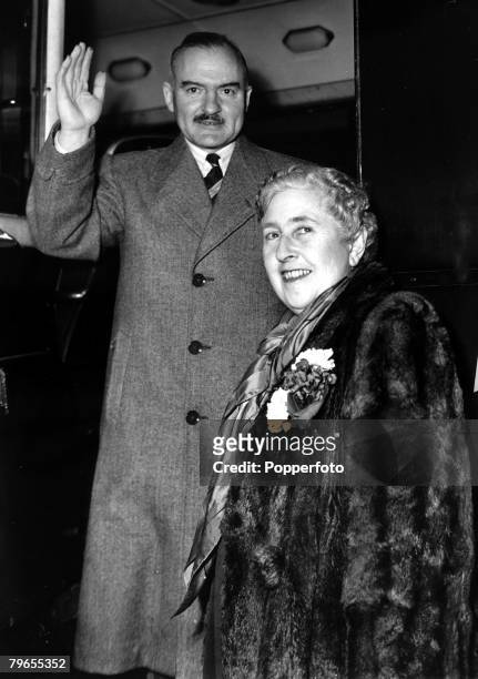 Literature, Personalities, pic: 18th January 1950, English crime writer Agatha Christie pictured with her husband Prof, Max Mallowan as they leave...