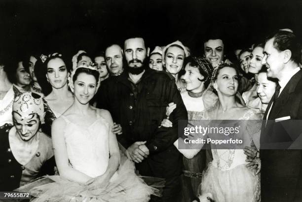 Politics / Revolution, Personalities, pic: May 1963, Moscow, Cuban leader Fidel Castro with the cast of the Bolshoi Ballet after he had watched a...