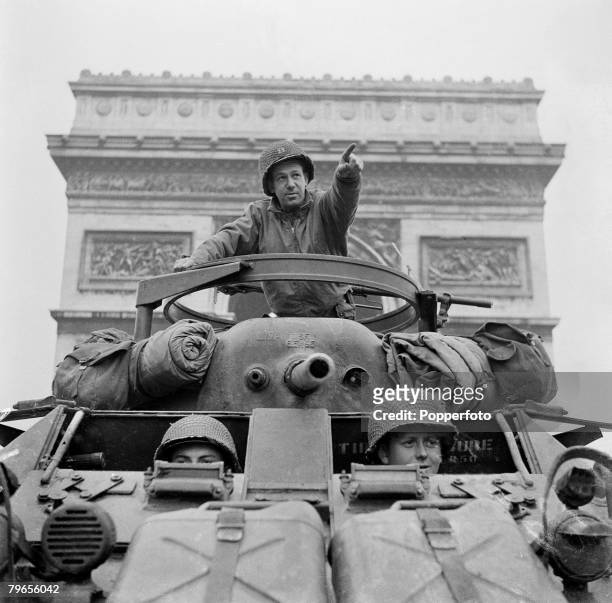 War & Conflict, World War Two, France, August 1944, The Liberation of Paris, American Army Captain William Ruenzle points from the turret of his...
