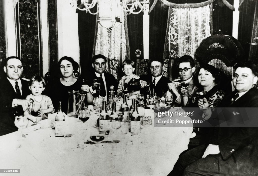 crime-gangsters-pic-circa-1930s-family-of-chicago-gangsters-left-right-sam-genna-angela-genna.jpg