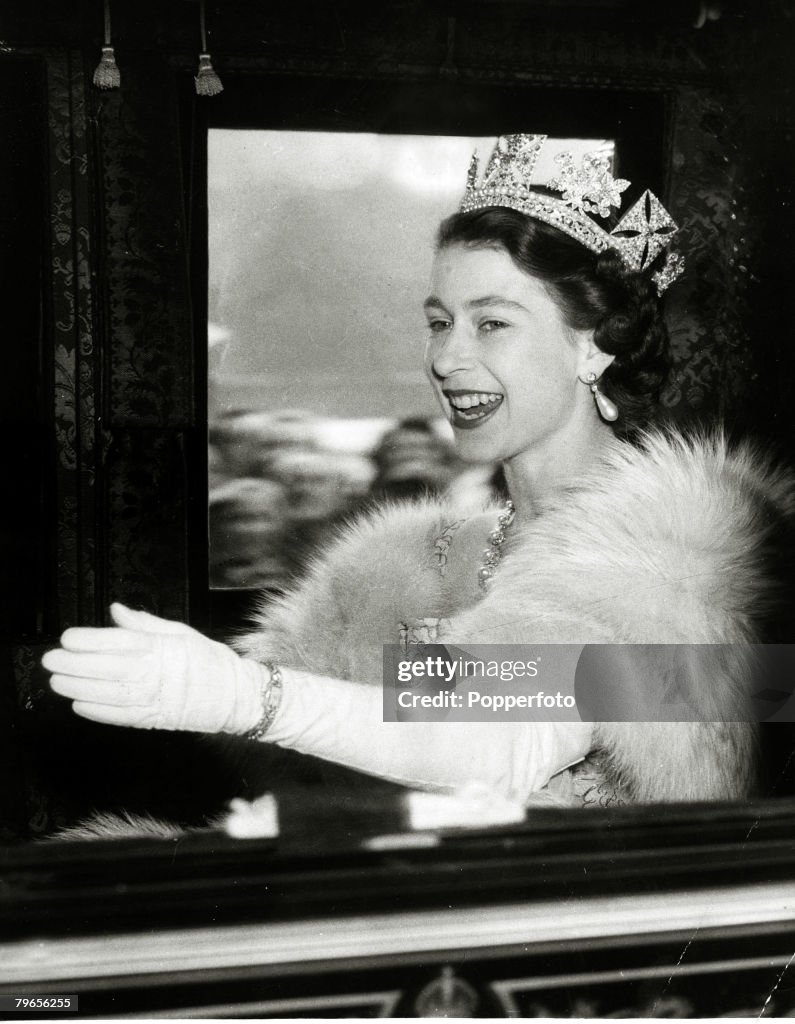 British Royalty, Parliament, pic: 4th November 1952, HM,Queen Elizabeth having left Buckingham Palace in the Irish State coach for Westminster for the State Opening of Parliament