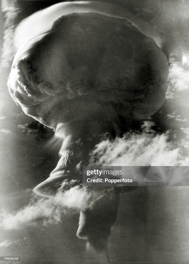 Science,Nuclear Tests/H-Bomb, pic: November 1957, Great Britain's Hydrogen Bomb test dropped by a Valiant aircraft,at a high altitude over Christmas Island in the central Pacific, one of a series of tests at that time