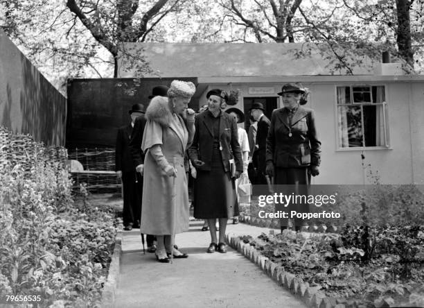 Personalities, British Royalty, pic: 23rd May 1950, Queen Mary, aged 83, pictured during a visit to London's Chelsea Flower Show