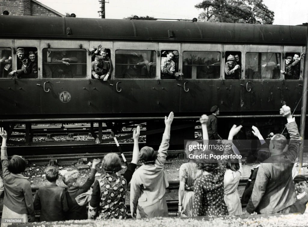 The Battle of Dunkirk, Men of the French Army greeted by villagers