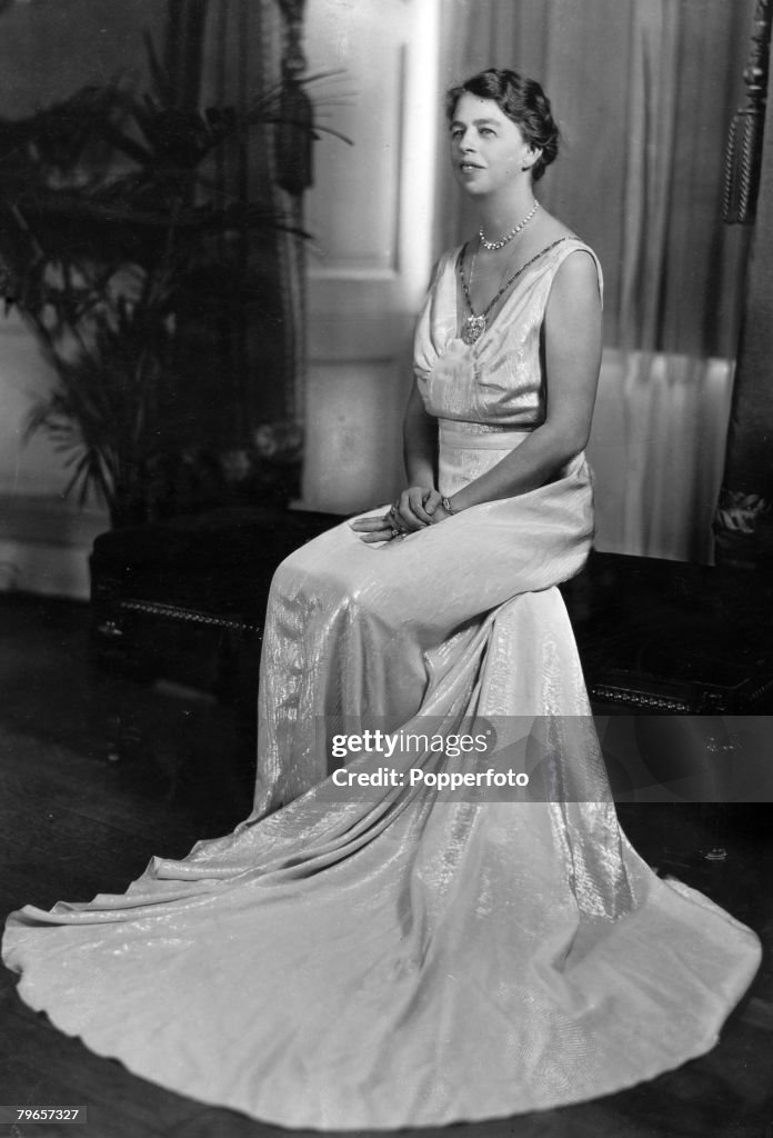 Personalities, pic: circa 1920's, American humanitarian Eleanor Roosevelt (1884-1962) pictured in a ballgown, the wife of Franklin D, Roosevelt the President of the United States