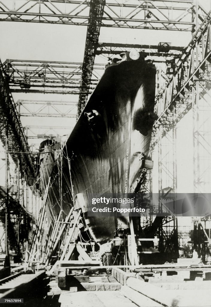 Japan, Military/ Navy, pic: 1934,The Japanese cruiser "Teigei" being launched at Yokosuka, the ship capable of 20 knots weighed 10,000 tons