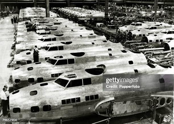 War and Conflict, World War Two, pic: October 1942, United States, A production line at the Boeing Aicraft Factory where a long line of B-17 "Flying...