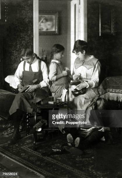 War and Conflict, World War One, pic: circa 1916, A family of middle class Germans mending their boots using leather substitute