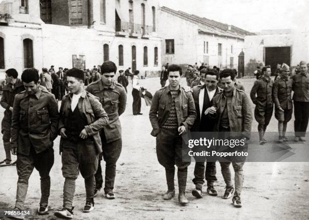 War and Conflict, Spanish Civil War , pic: 1937, A number of youthful red soldiers enjoying a respite from shell-fire walking in the square at...