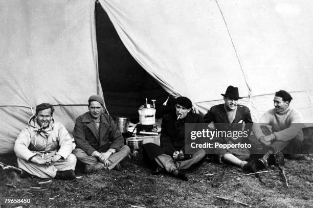 Mountaineering, Mount Everest, pic: 1935, Members of the French Himalaya expedition pictured at Nemours, left-right, M,Lemger, M,Dedon, M,De Cigogne,...