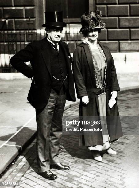 Political Personalities, pic: 1929, Stanley Baldwin , Statesman, 1867-1947, with Mrs, Baldwin arriving at Burlington House for a private view of the...