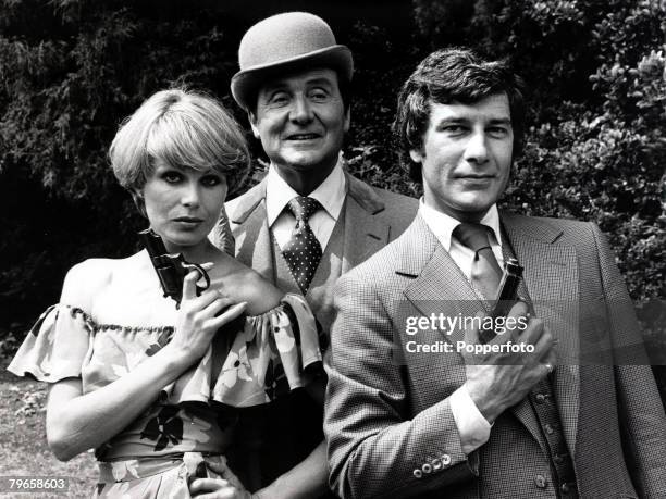 Television Personalities, pic: 12th July 1976, The stars of the hit T,V, series "The Avengers" l-r, Joanne Lumley, Patrick Macnee and Gareth Hunt...