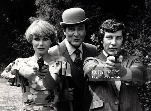 Television Personalities, pic: 12th July 1976, The stars of the hit T,V, series "The Avengers" l-r, Joanne Lumley, Patrick Macnee and Gareth Hunt...