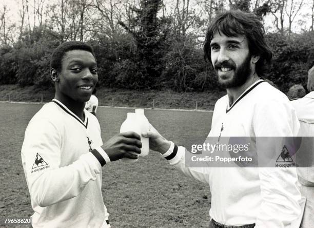 6th May 1981, Tottenham Hotspur's Argentine international Ricky Villa , right, and Garth Crooks enjoy a bottle of milk at the clubs Cheshunt, Herts,...