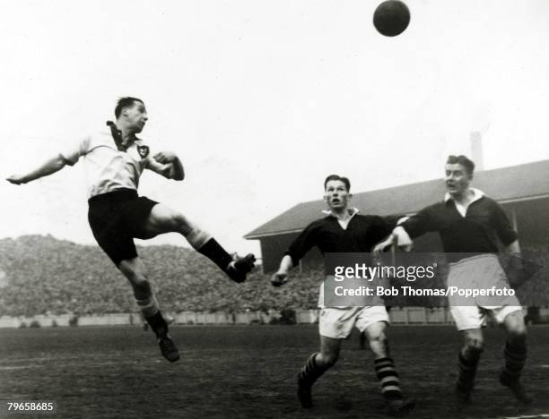 Sport, Football, 1949-1950 season, Third Division South, Notts County v Northampton Town, Notts County's English international centre forward Tommy...