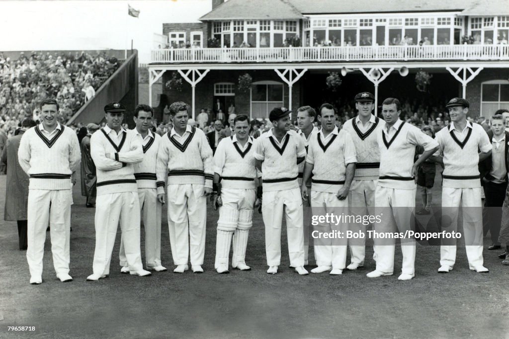 Sport, Cricket, An Australian cricket XI on the 1961 tour of England, L-R, G,McKenzie, P,Burge, B,Simpson, R,Gaunt, B,Jarman, K,Mackay, L,Kline, N,O'Neill, I,Quick, R,Benaud, B,Booth, Australia retained the Ashes on the 1961 tour winning the series 2-1 wi