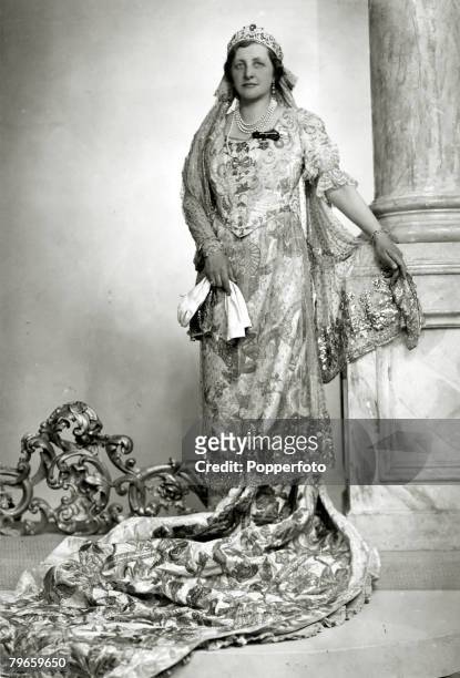 Personalities, Hungary, pic: circa 1930's, Countess Emanuel Andrassy, a grand dame of Hungarian society dressed for a reception at the Burg