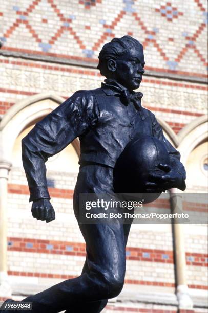 Sport, Rugby Union, July 2002, Rugby, England, The statue of William Webb Ellis , the Rugby schoolboy who inspired the game of Rugby Union in 1823