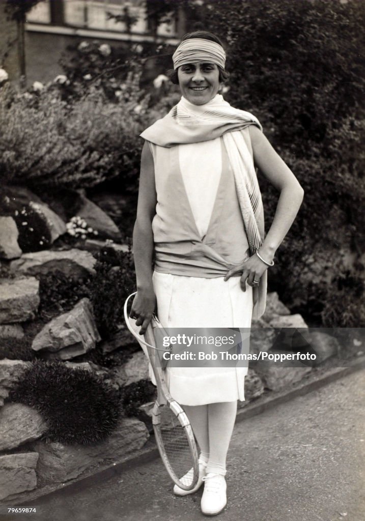 Sport/Tennis, circa 1930, Lili de Alvarez, Spain, who was Wimbledon Ladies Singles finalist 3 times in the years 1926, 1927 and 1928 but lost on each occasion, She was noted in 1931 for being the first lady at the Wimbledon Championships to wear short tro