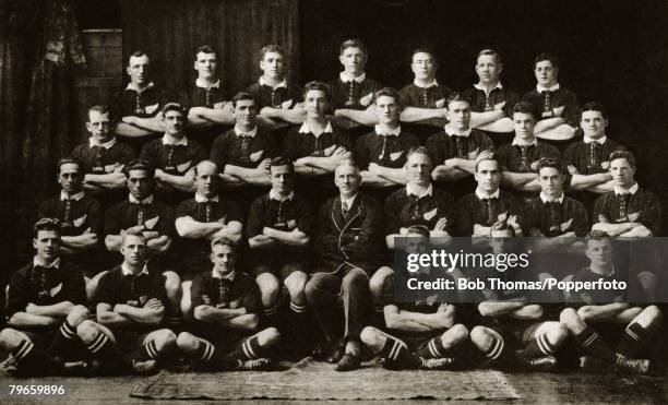 Sport, Rugby Union The New Zealand Rugby Union squad, Back row, L-R: J,H,Parker, J,H,Harvey, M,Brownlie, C,J,Brownlie, B,B,McCleary, W,R,Irvine...