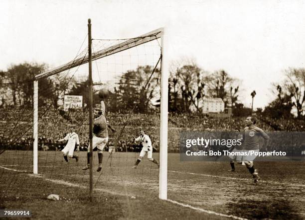 Sport, Football, English FA Cup Final, Crystal Palace, London, England, 24th April 1909, Manchester United 1 v Bristol City 0, Manchester United's...