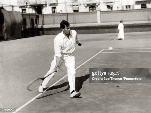 1912 postcard, glamorous tennis player USA 1912 postcard, glamorous tennis player USA