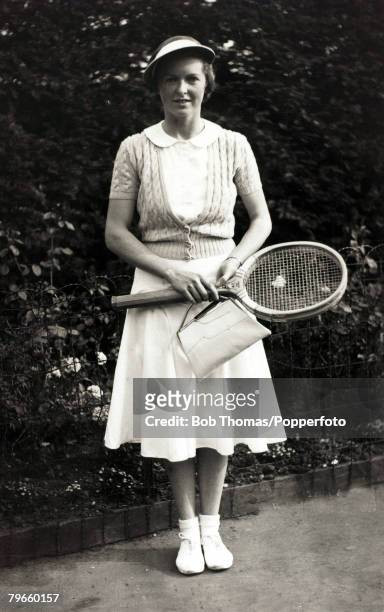 Sport/Tennis, circa 1935, Miss F,James, who was a Wimbledon Ladies Doubles winner twice in 1935 and 1936 partnering Kay Stammers