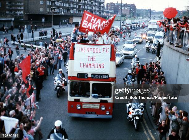 Sport/Football, 29th May 1981, The victorious Liverpool team parade the European Cup on Merseyside after they had beaten Real Madrid 1-0 in Paris,...