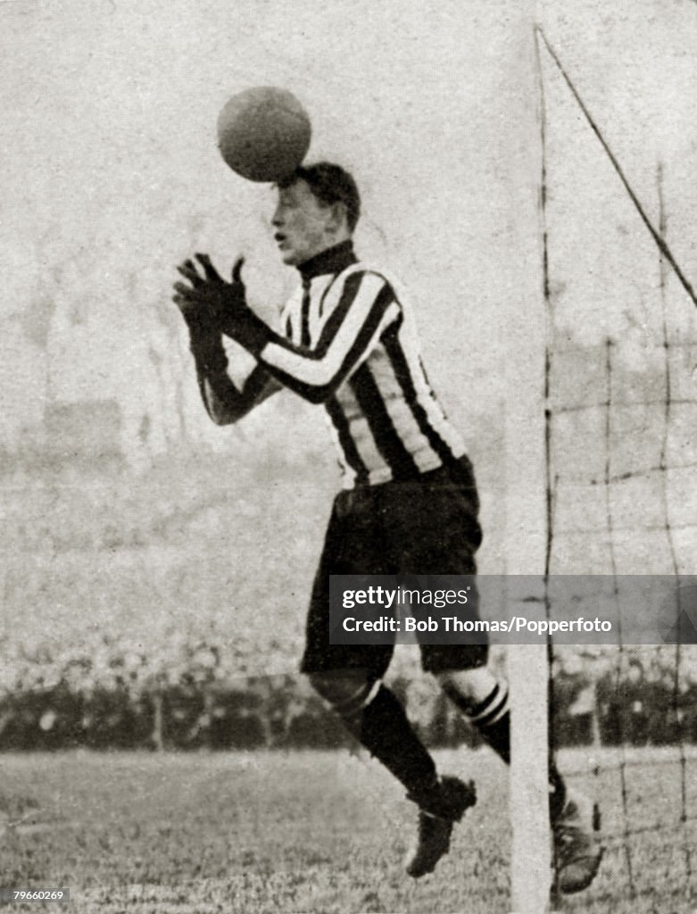 Sport/Football, 1908 English F,A, Cup Final, Crystal Palace, London, England, 25th April 1908, Wolverhampton Wanderers 3 v Newcastle United 1, Newcastle United goalkeeper Jimmy Lawrence fumbles a long shot from Wolverhampton Wanderers' Rev, Kenneth Hunt, 