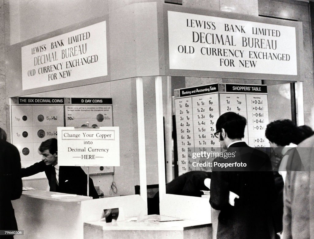 Finance/Decimalisation, London, England, 15th February 1971, A decimal bureau in a London store to help customers with their money queries as the United Kingdom converts to the decimal system