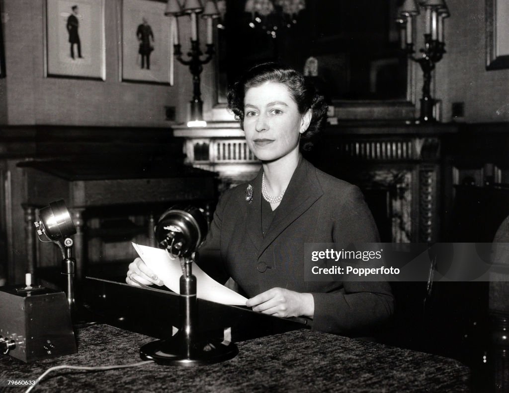 British Royalty, 25th December 1952, H,M,Queen Elizabeth II making her first Christmas broadcast from her Sandringham holiday residence