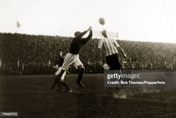 Sport/Football, Motherwell Football Club on tour in Argentina, May and June 1928, Photo shows: Buenos Aires Select XI 1 v Motherwell 0, at the River...