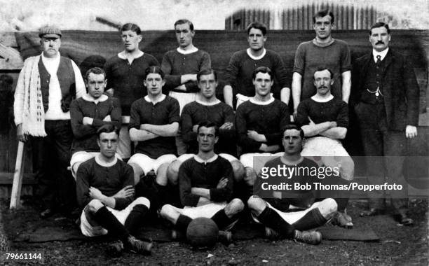 Sport, Football, circa 1905, The Woolwich Arsenal for the 1905-1906 season line up together for a group photograph: Back row, L-R: R,Dunmore, ,...