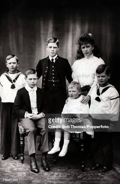 British Royalty, The children of King George V of Gret Britain and Queen Mary, back row, l-r, Prince Henry, Prince Edward, Princess Mary, Front row,...