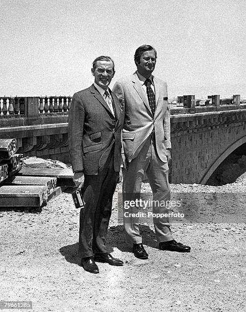 Arizona, USA, 22nd April 1971, Sir Desmond Heap , Solicitor for the Corporation of London, and Robert P McCulloch Jnr, President of the company that...