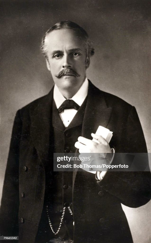 Politics, The Rt,Hon, Arthur James Balfour, portrait, (1848-1930), Balfour entered Parliament as a Conservative in 1874 and succeeded Salisbury as Prime Minister in 1902, while he was responsible for negotiating the Anglo-French Entente of 1904