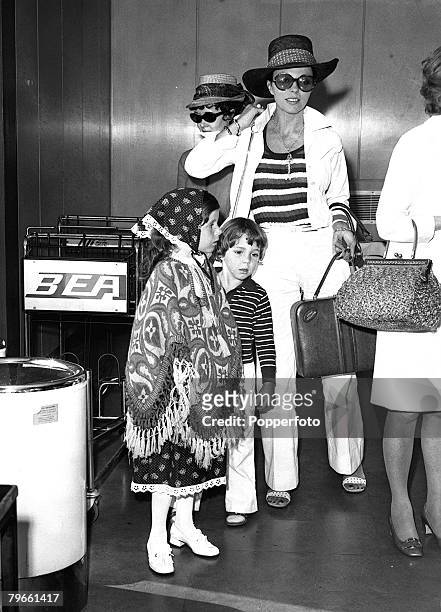 London, England, 19th August 1971, British actress Joan Collins is pictured with her children Tara , and Sacha soon after obtaining a divorce from...