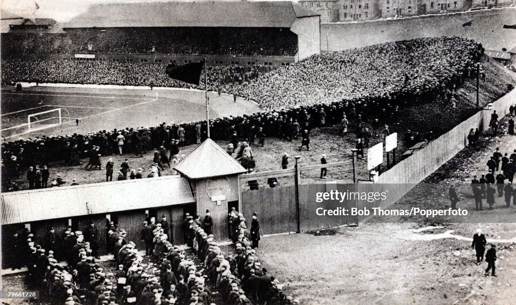 Sport/Football, International match, Scotland 1 v England 1, 4th April 1908, The massive crowd, reported to be 122,000, filling Hampden Park, Glasgow, for the match
